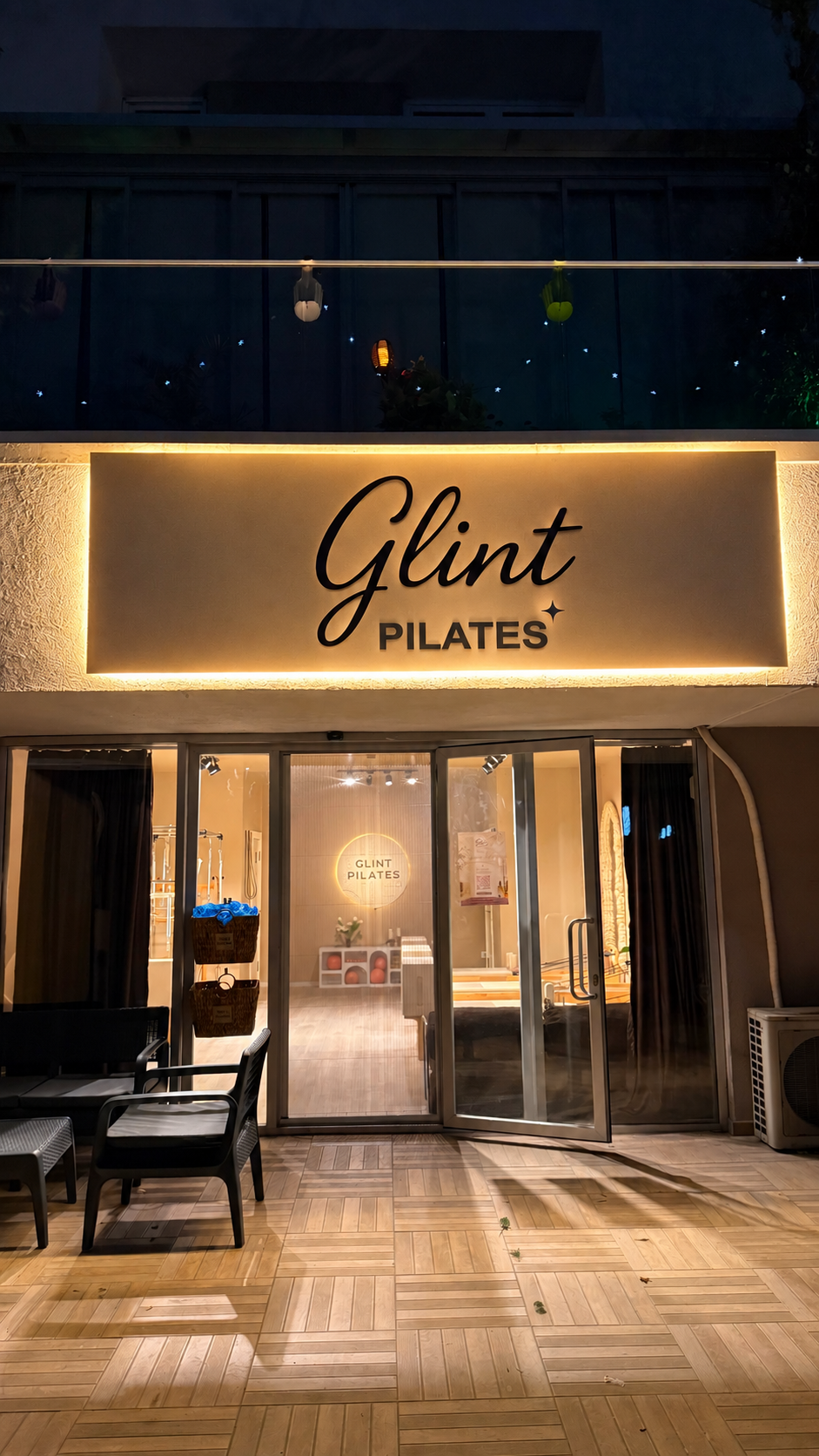 Glint Pilates Studio – Gece dış cephe görünümü